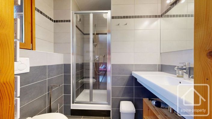 Image No.31-7 Bed Property for sale