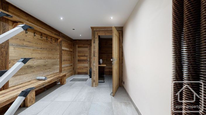 Image No.31-7 Bed Property for sale