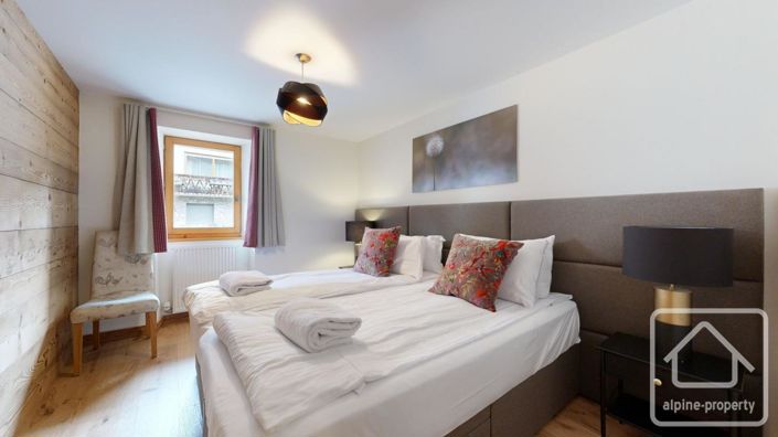 Image No.40-7 Bed Property for sale