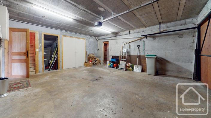 Image No.39-5 Bed Property for sale