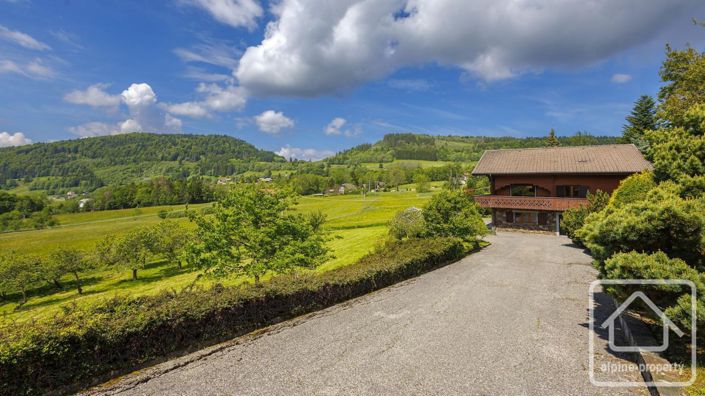 Image No.8-5 Bed Property for sale