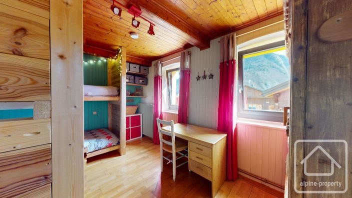 Image No.19-3 Bed Property for sale