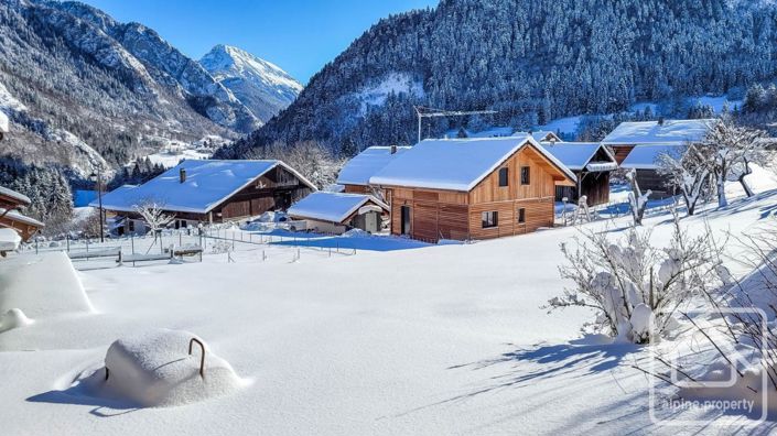 Image No.8-3 Bed Property for sale