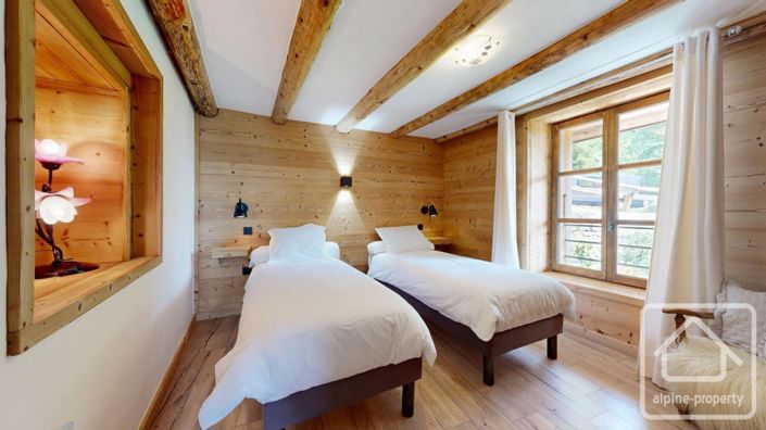 Image No.20-7 Bed Property for sale