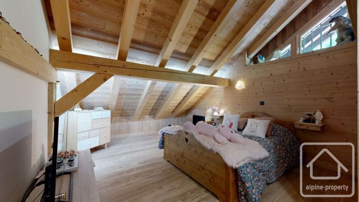 Image No.25-7 Bed Property for sale