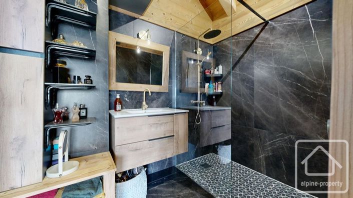 Image No.26-7 Bed Property for sale