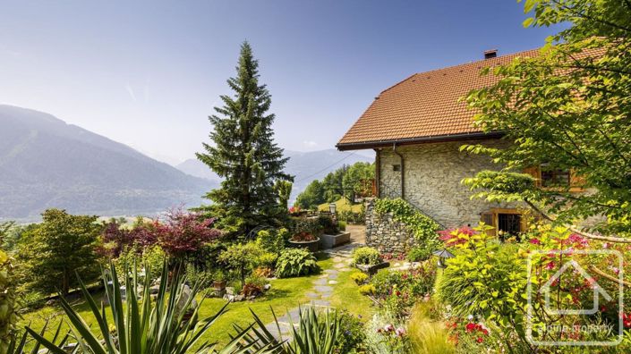 Image No.43-7 Bed Property for sale