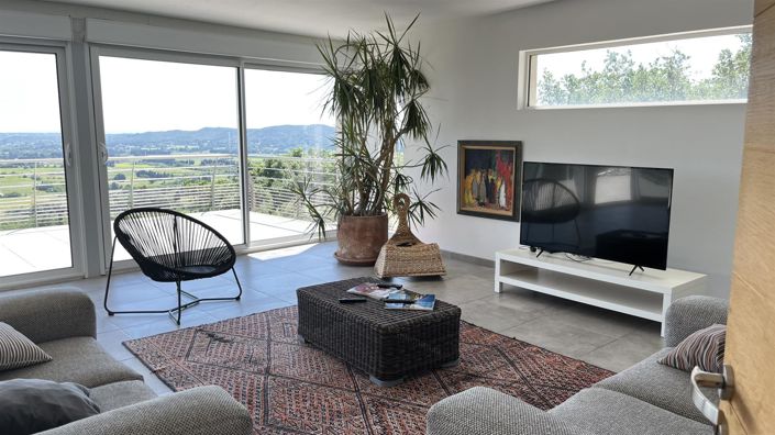 Image No.3-4 Bed House for sale