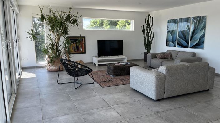 Image No.8-4 Bed House for sale