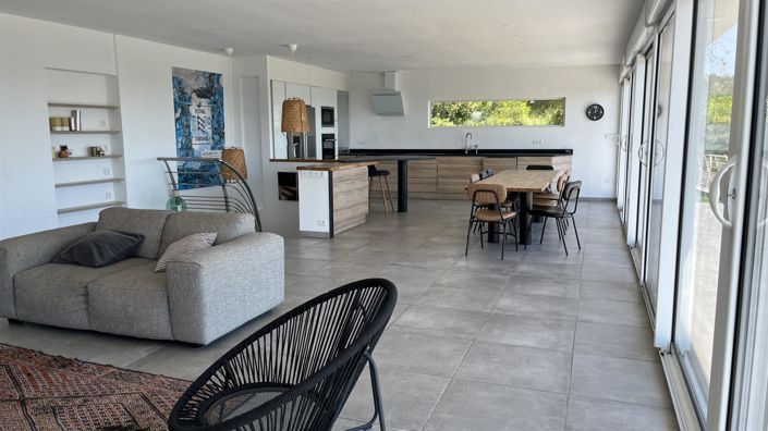 Image No.9-4 Bed House for sale