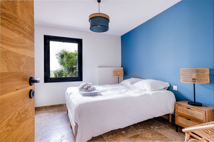 Image No.15-6 Bed House for sale