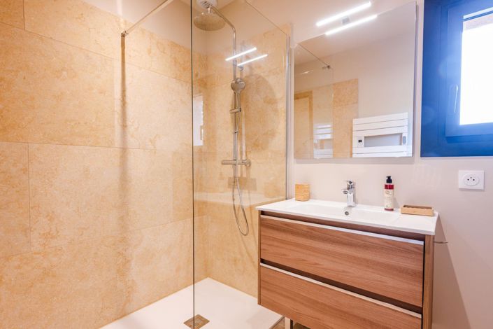 Image No.16-6 Bed House for sale