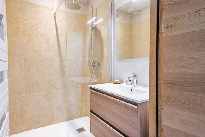 Image No.20-6 Bed House for sale