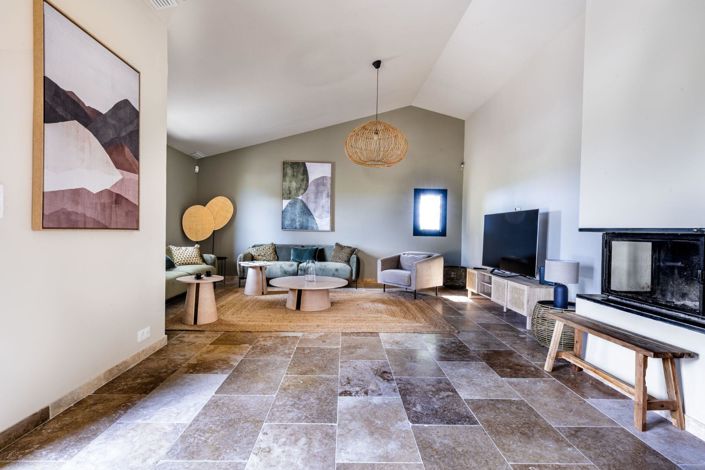 Image No.6-6 Bed House for sale