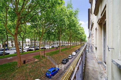 1 - Versailles, Apartment