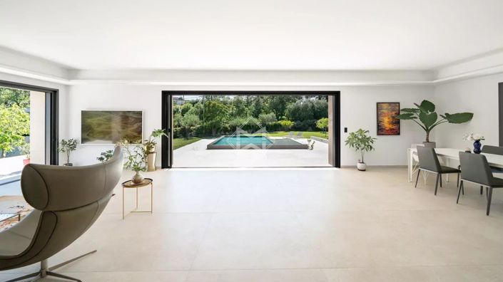 Image No.11-5 Bed House for sale