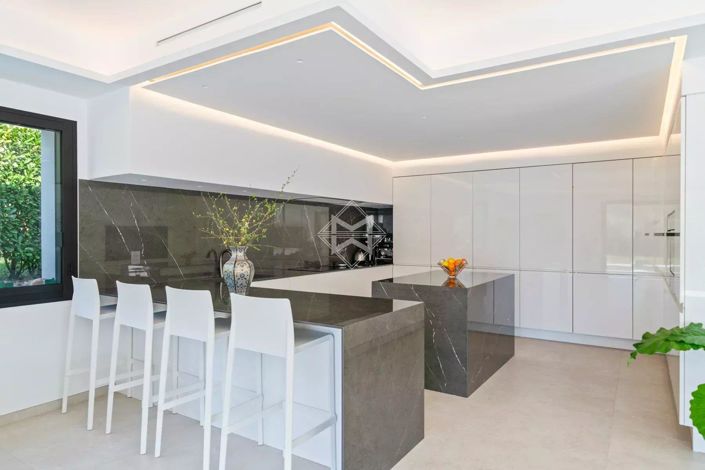 Image No.12-5 Bed House for sale