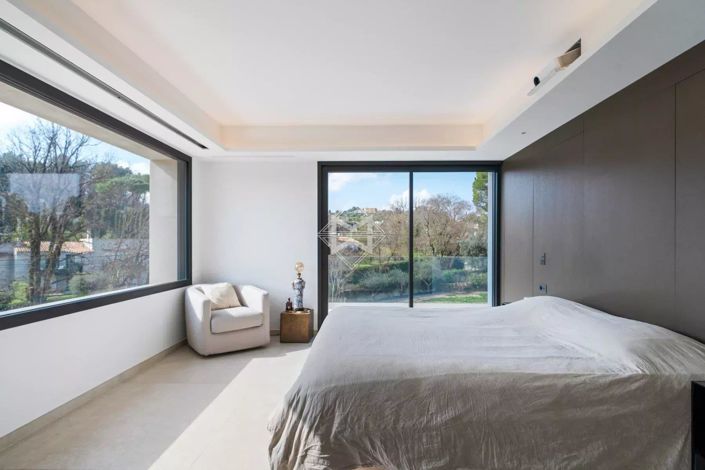 Image No.16-5 Bed House for sale