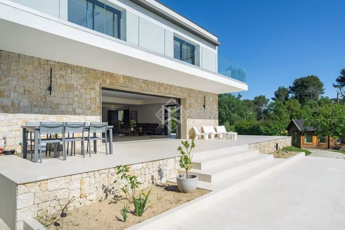 Image No.4-5 Bed House for sale