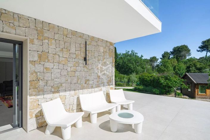 Image No.7-5 Bed House for sale