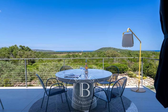 Image No.6-5 Bed House for sale