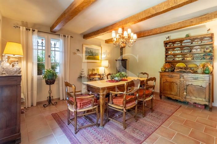 Image No.8-5 Bed House for sale