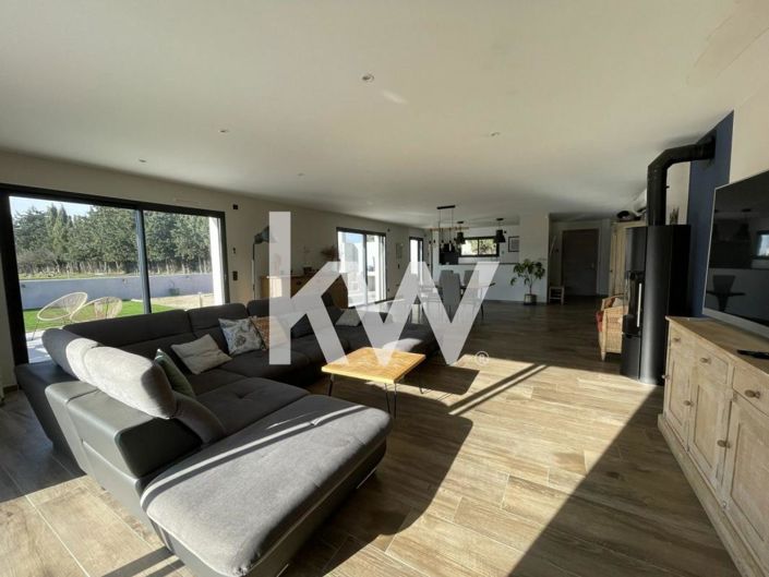 Image No.1-4 Bed House for sale
