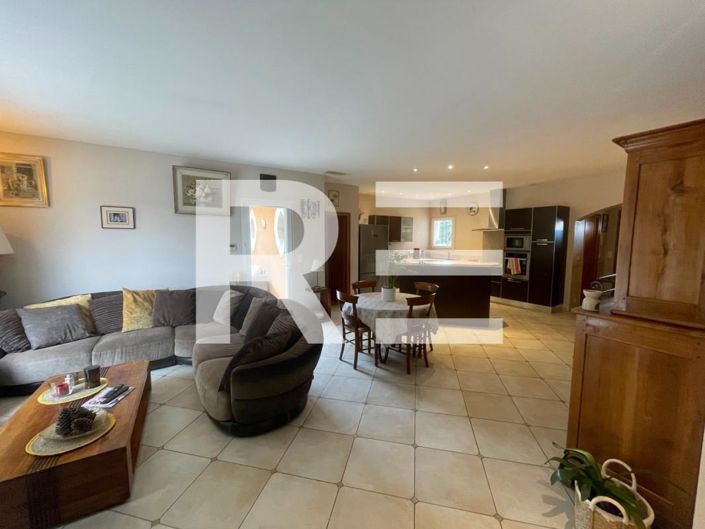 Image No.5-7 Bed House for sale