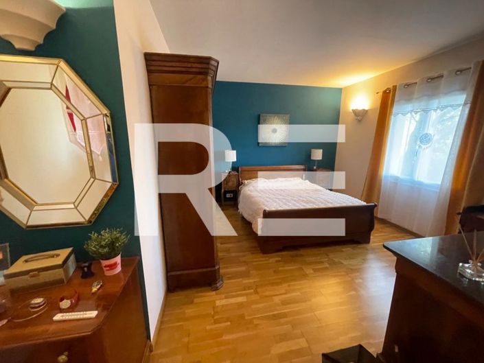 Image No.7-7 Bed House for sale