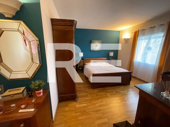 Image No.7-7 Bed House for sale