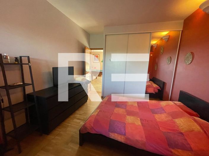 Image No.8-7 Bed House for sale