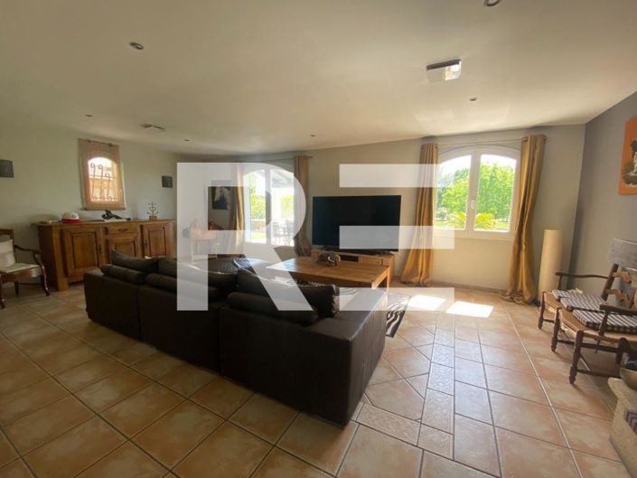 Image No.12-5 Bed House for sale