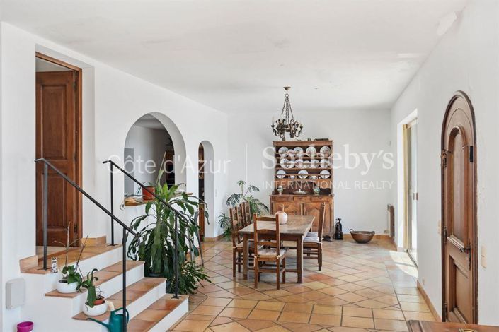 Image No.14-5 Bed Property for sale