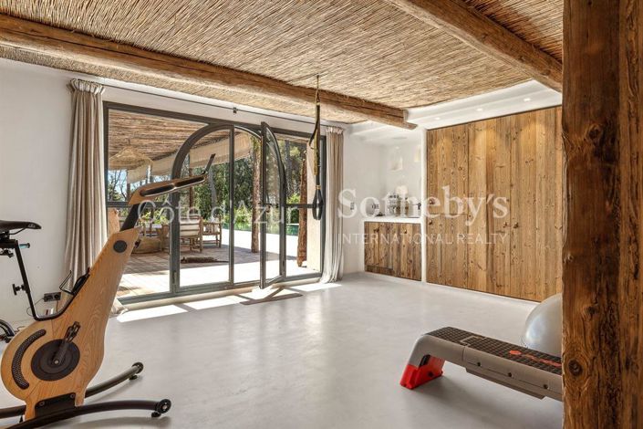 Image No.14-5 Bed Property for sale