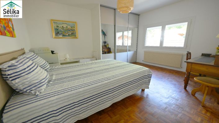 Image No.8-2 Bed House for sale