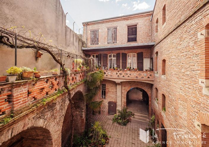 Image No.10-7 Bed Property for sale