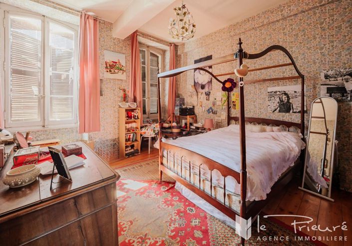 Image No.12-7 Bed Property for sale