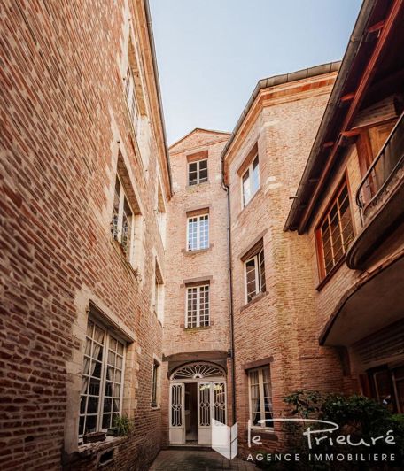 Image No.3-7 Bed Property for sale