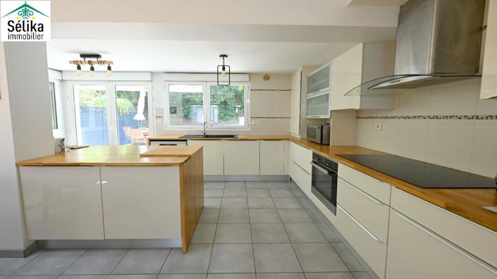 Image No.6-3 Bed House for sale