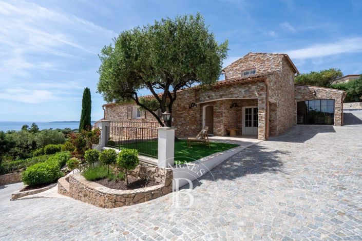 Image No.2-5 Bed House for sale