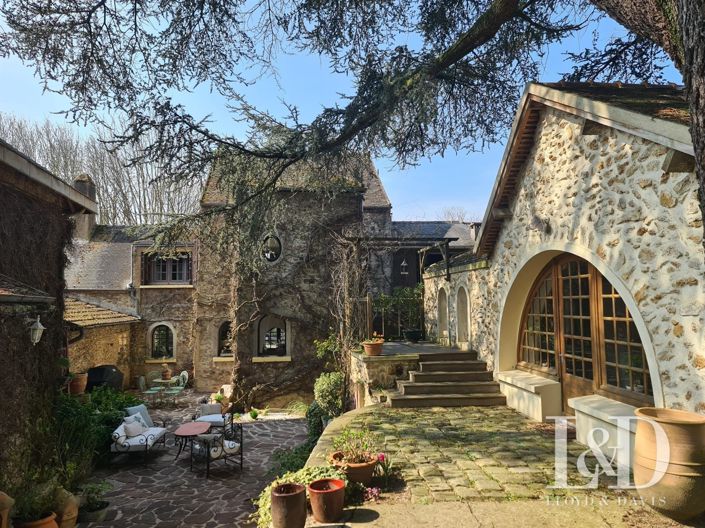Image No.1-4 Bed Property for sale