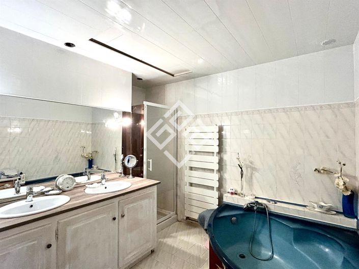 Image No.5-5 Bed House for sale