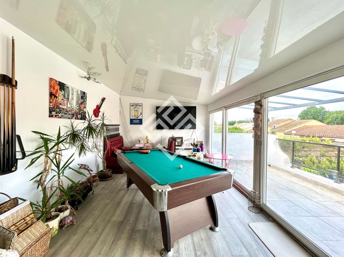 Image No.6-5 Bed House for sale