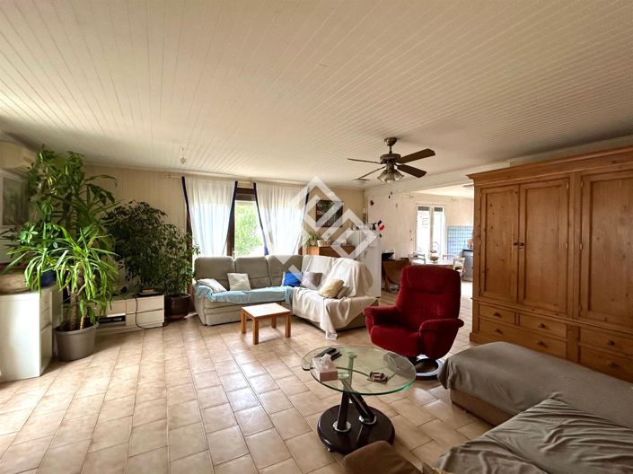 Image No.8-5 Bed House for sale