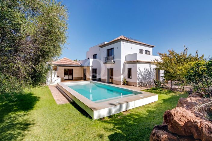 Image No.1-4 Bed House for sale