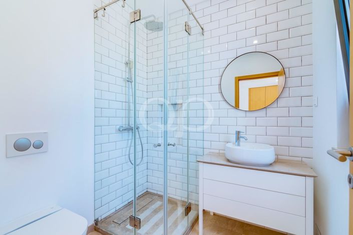 Image No.15-4 Bed House for sale