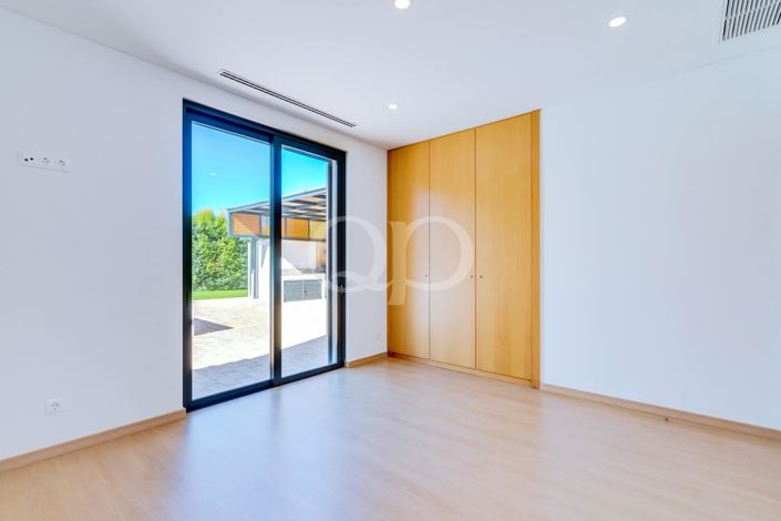 Image No.23-4 Bed House for sale