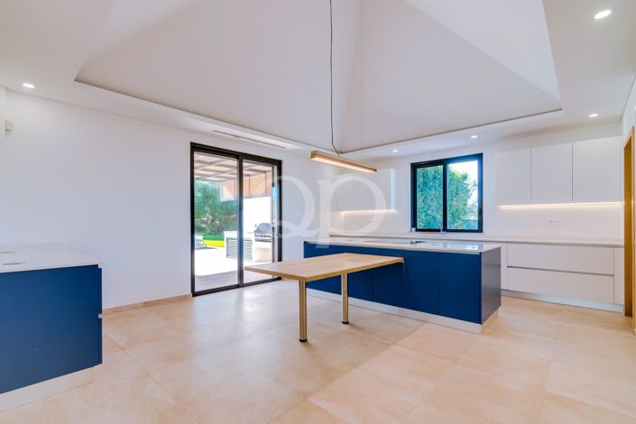 Image No.25-4 Bed House for sale