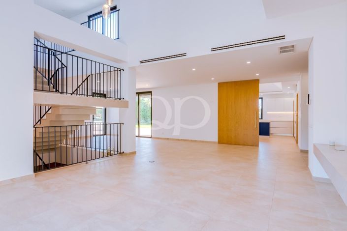 Image No.28-4 Bed House for sale