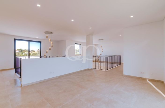 Image No.33-4 Bed House for sale